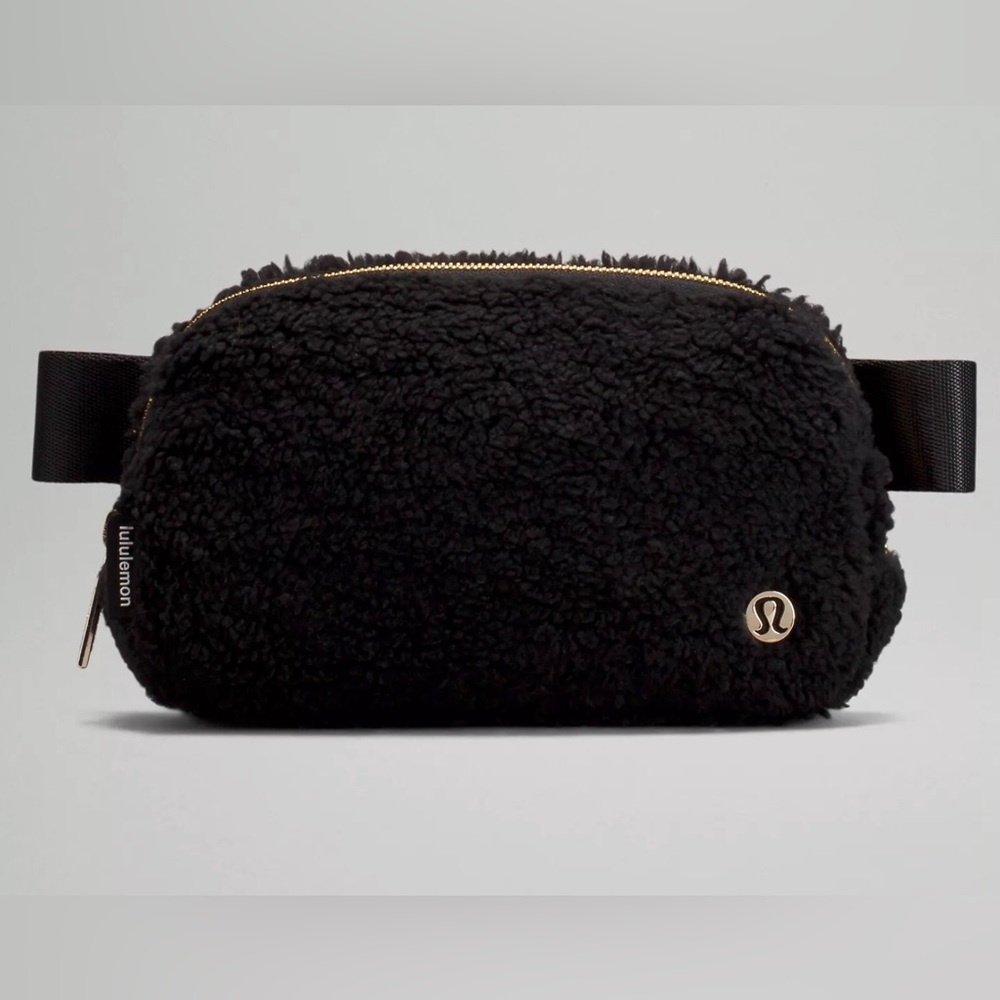 New Lululemon Everywhere Belt bag